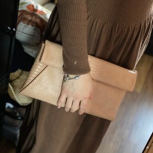 Nude/ tan bag